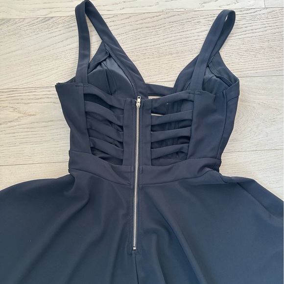 Black Dress - Picture 4 of 9